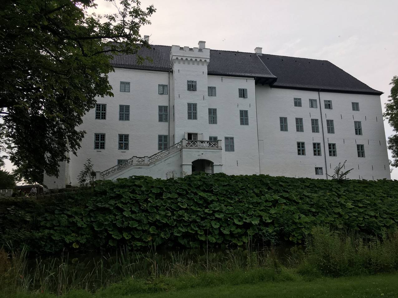 Dragsholm Slot - set fra græsengen Toxophilus
