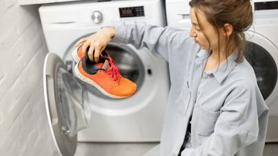 Tönkremegy a sportcipőd, ha a mosógépben mosod ki?