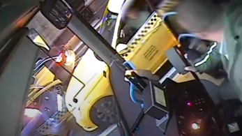 Két év fegyházat kapott egy taxisofőr, aki fékezésre kényszerített, leköpött, majd megvert egy buszvezetőt