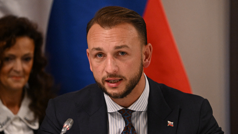 A szlovák parlament nem szavazta meg a belügyminiszter elleni bizalmatlansági indítványt