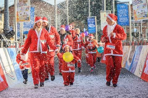 December 3-án kétezernél is több Mikulás futhat végig a Váci utcán