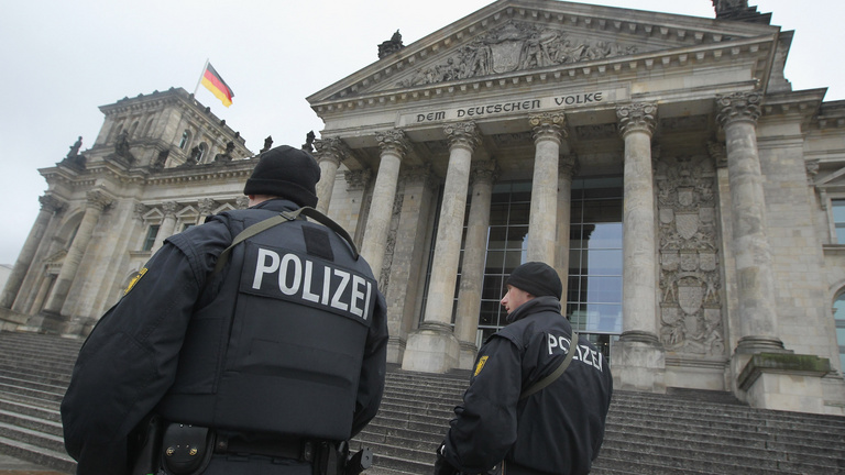 Egyre több az iszlamista merénylet, fokozott terrorveszélyre figyelmeztet a német belügyminiszter