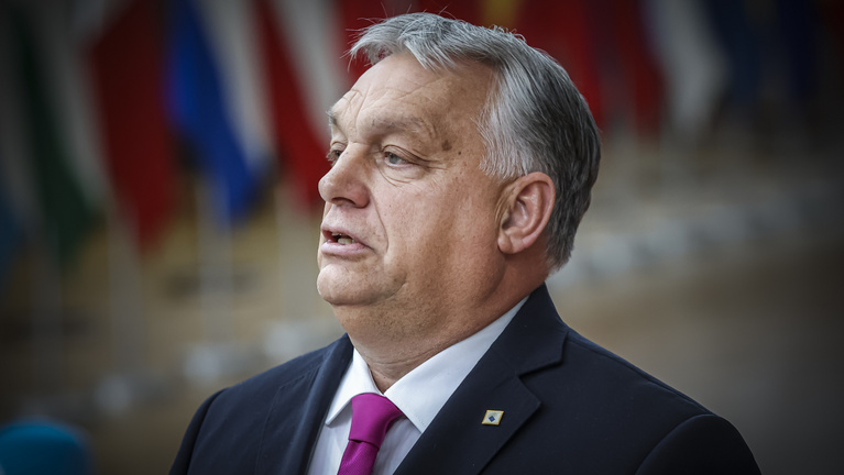 Orbán Viktort kérik, hogy fújja le a beruházást