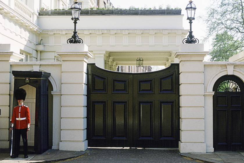 Ez az épület III. Károly és Kamilla otthona - Sokkal kisebb és otthonosabb, mint a Buckingham-palota