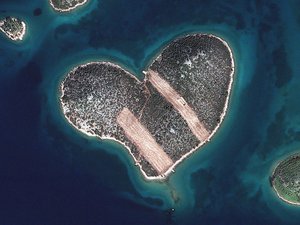 Elcsúfították a szív alakú szigetet