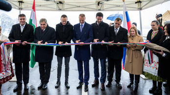 Új Ipoly-hidat adtak át Magyarország és Szlovákia között