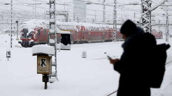 Akkora hó esett külföldön, hogy késnek a Magyarországon közlekedő nemzetközi vonatok