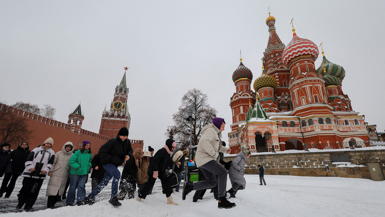 Moszkvában is megbénult a közlekedés a hó miatt
