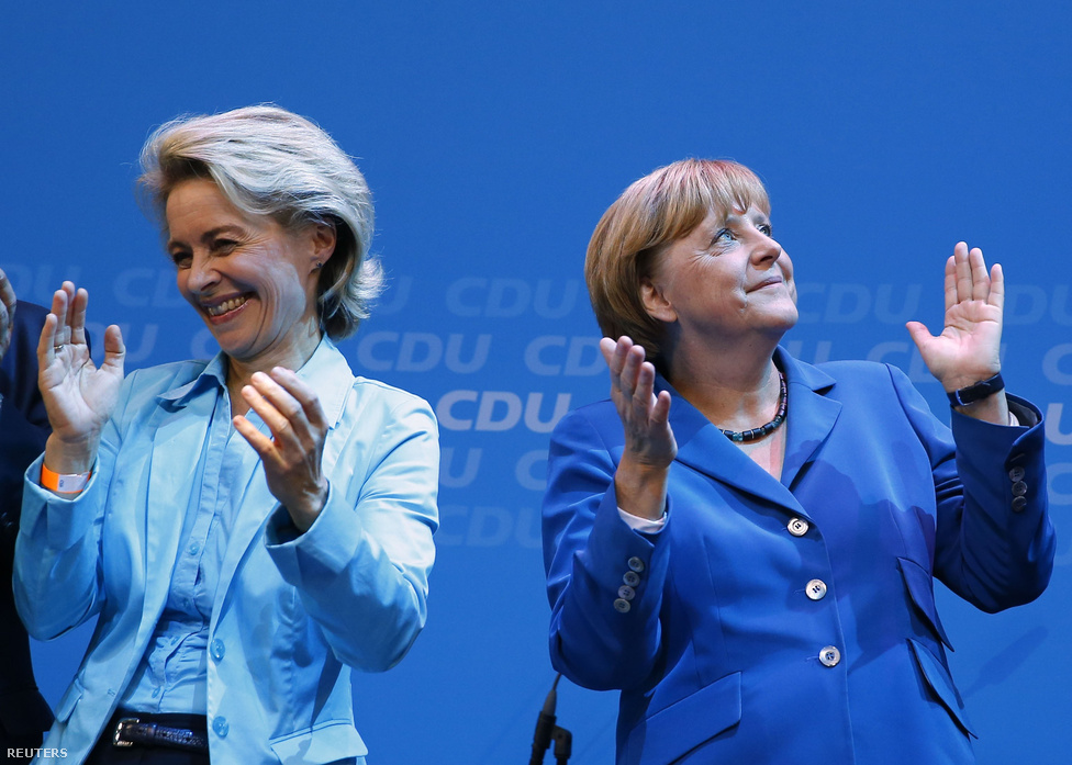 Angela Merkelt harmadszor is kancellárrá választották szeptemberben, továbbra is ő Európa legbefolyásosabb asszonya. Merkel és a konzervatív CDU–CSU szövetség néhány mandátummal maradt csak el az abszolút többségtől, de korábbi koalíciós partnereik, a szabaddemokraták (FDP) kiestek a törvényhozásból. Végül a szociáldemokraták hosszas egyeztetések után beálltak a nagykoalícióba, így december közepén felállhatott az új német kormány.
