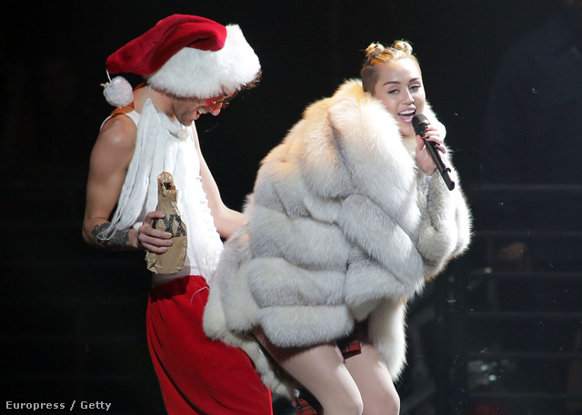 Miley Cyrus karácsonyi fellépése a floridai Sunrise-ban