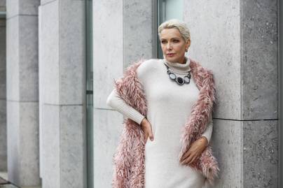 10 nőies, téli egészruha, ami 50 felett különösen jó választás - Csinos, elegáns darabok körképe árakkal, lelőhelyekkel