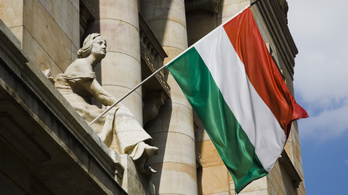 Nemzetközi felmérés: a magyarok között a legerősebb a honfitársi kötelék
