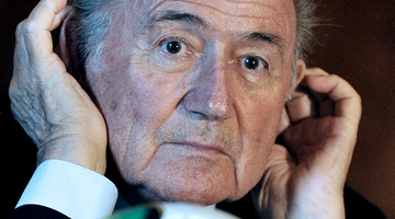 Blatter szembeköpi magát