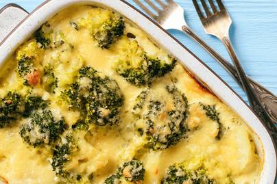 Krumplis-brokkolis casserole: szószos, krémes ebéd egyszerűen