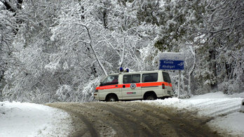 Győrfi Pál elmondta az Indexnek, milyen balesetekhez kellett kimennie a mentőknek a hó miatt