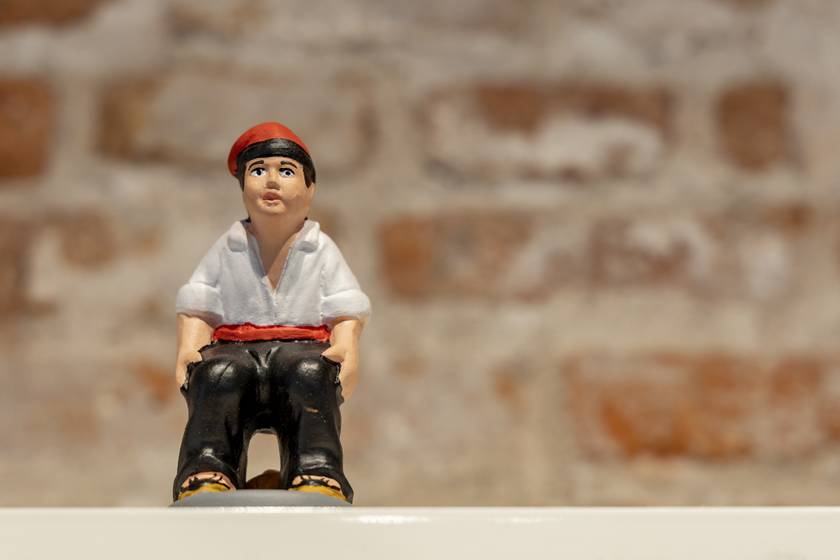 Bizarr katalán karácsonyi szokás: egészen fura dolgot művel a figura, amivel az ünnepet várják