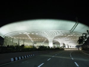 Átadták a Pávát, Mumbai új repterét