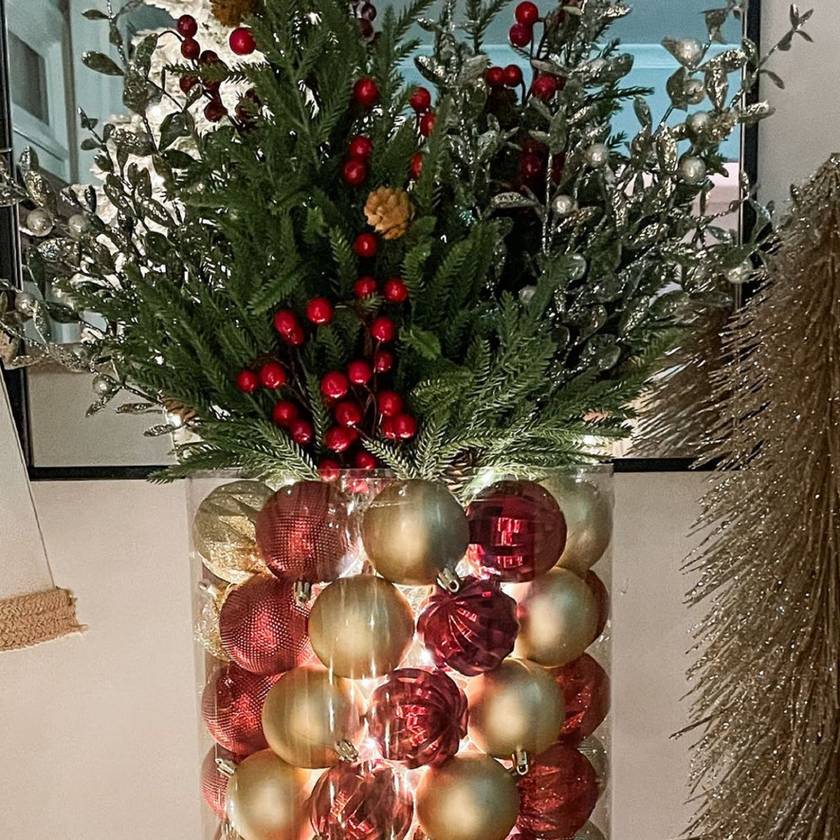 Gyönyörű és nagyon egyszerű: még a karácsonyi díszek dobozát is felhasználod ehhez a mutatós kis dekorációhoz