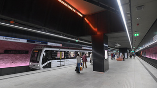 Már be is áznak a 3-as metró frissen felújított állomásai