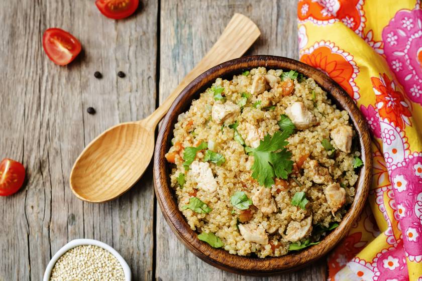 Egytepsis sült csirkemell quinoával: egészséges és kalóriaszegény ebéd