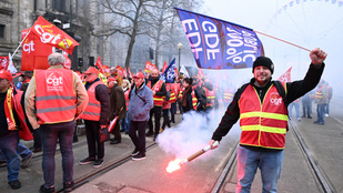 Európai szakszervezetek képviselői tüntettek Brüsszelben