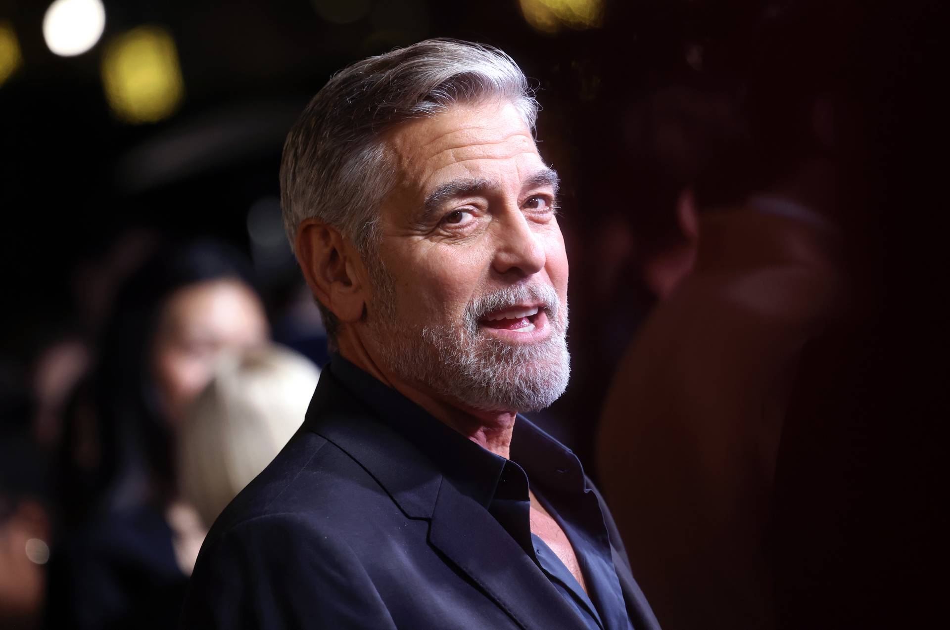 George Clooney trükkje gyereknevelés