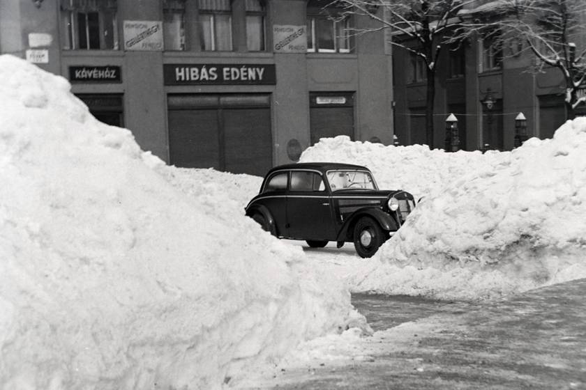 A vastag hótól lépni sem lehetett a városban: 8 nosztalgikus fotó a régi idők teleiről