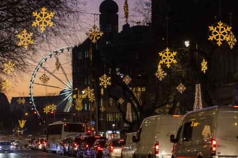 Így fest Budapest karácsonyi díszkivilágítása 2023-ban – Képgaléria