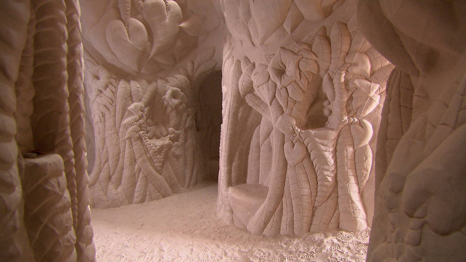 Lenyűgöző barlangszobrok