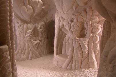 25 évig élt elszigetelve a férfi - Elképesztő műveket teremtett barlangokban
