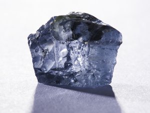 29,6 karátos kék gyémántot találtak