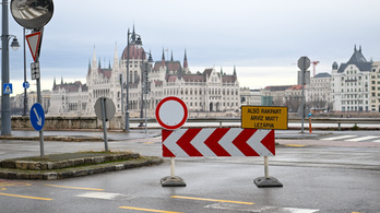 Veszélyes lehet a rakpart, megemelték az árvízvédelmi készültséget Budapesten