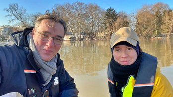 Karácsony Gergely árvízi őrjáratot tartott a Dunán az egyik helyettesével