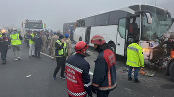Tizenegyen meghaltak egy törökországi tömegbalesetben