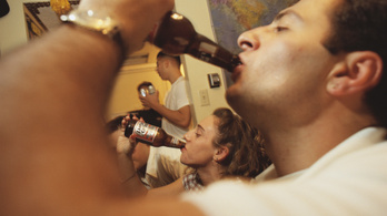 Zuhanórepülésben az USA-ban a sörfogyasztás, 25 éve volt legutóbb ilyen mélyponton