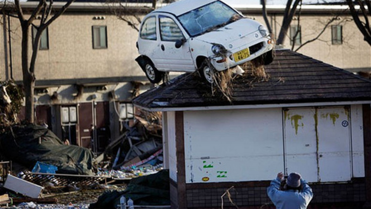 Így menekülj cunami elől autóval – leginkább sehogy