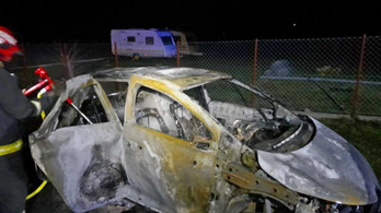 „Büntetőkádba” helyeztek egy kiégett Renault Zoét Farmoson