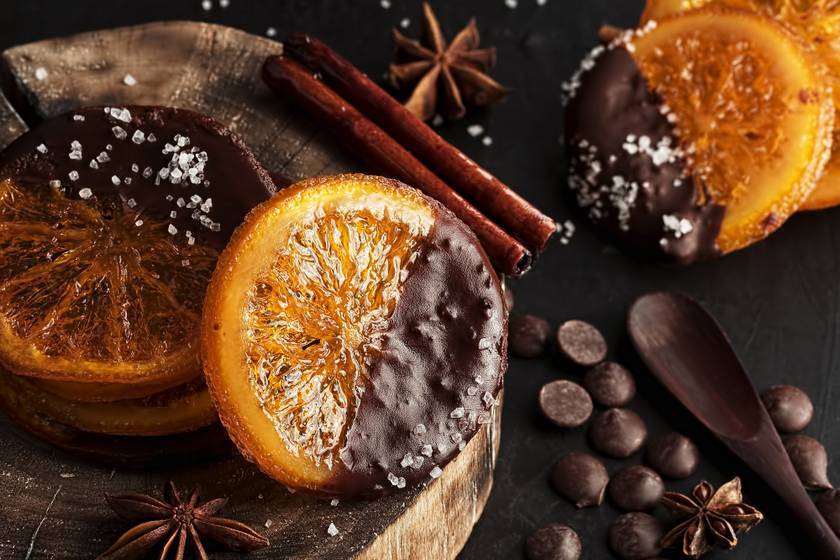 Édes kandírozott narancskarikák szirupban főzve: csokiba mártva még finomabb