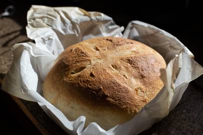 Ropogós házi kenyér burgonyapehellyel: ez a foszlós kelt tészta titka