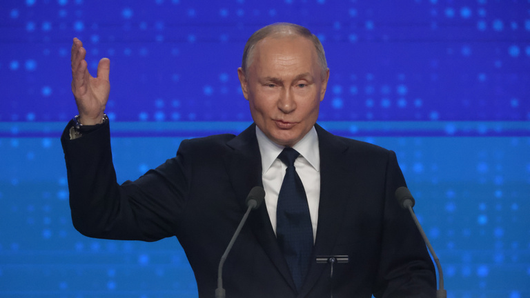 Putyint sürgeti az idő, döntenie kell majd