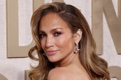 Jennifer Lopez rózsaszín estélyijében a Golden Globe-gála legszebbje volt: ilyen kreációkat viseltek a női sztárok