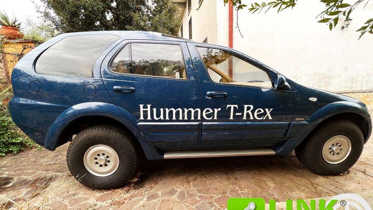 Hummer H1-ből épített olasz luxusterepjárót valaki? Akárki?