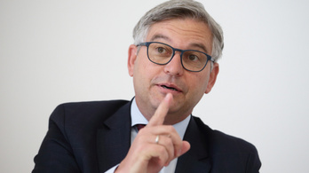 Gyorshajtás miatt négy hétre bevonták az osztrák pénzügyminiszter jogosítványát