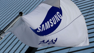 Új strapatelefont és tabletet villantott a Samsung