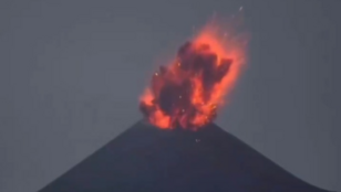 Kirobbant a láva a japán vulkánból, hármas szintű riasztást adtak ki