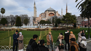 Belépődíjat kérnek a külföldi turistáktól az isztambuli Hagia Szophiában
