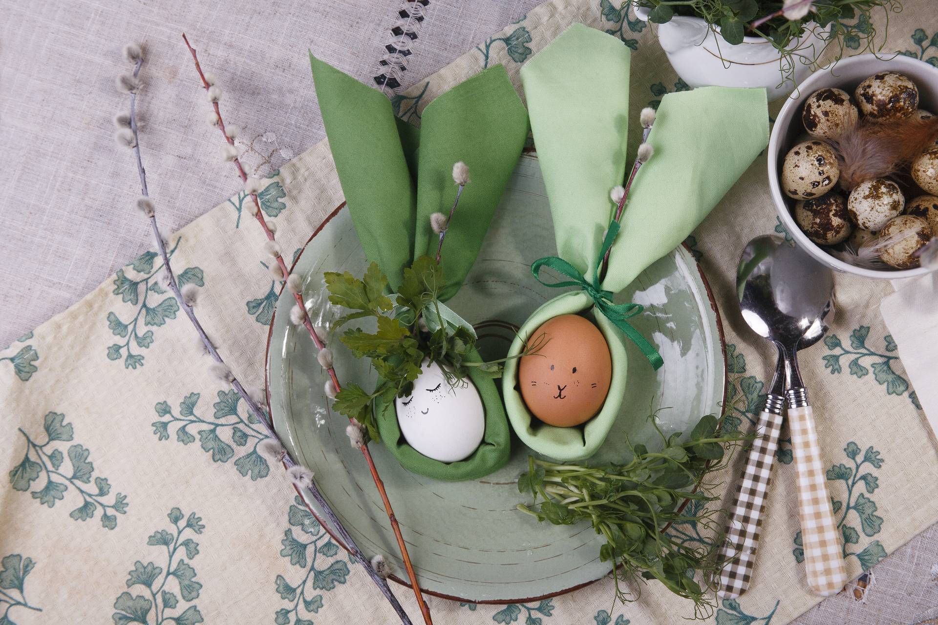 Egyszerű húsvéti asztaldíszek