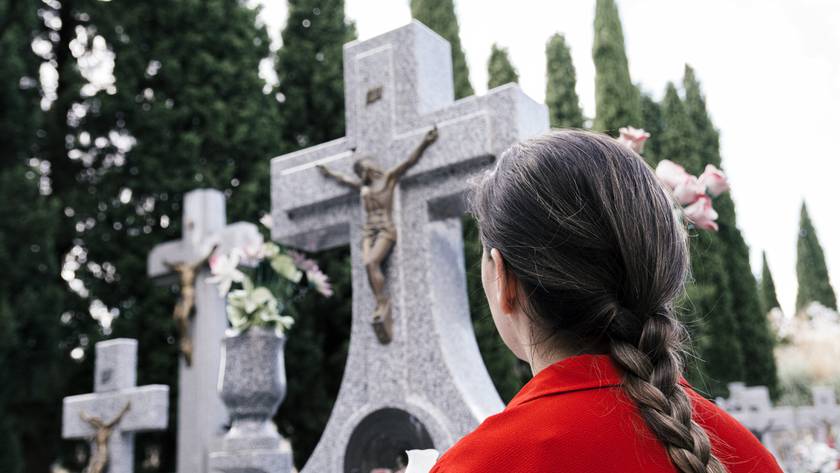 Van helye a gyereknek a temetésen? Gyermekpszichológus válaszol
