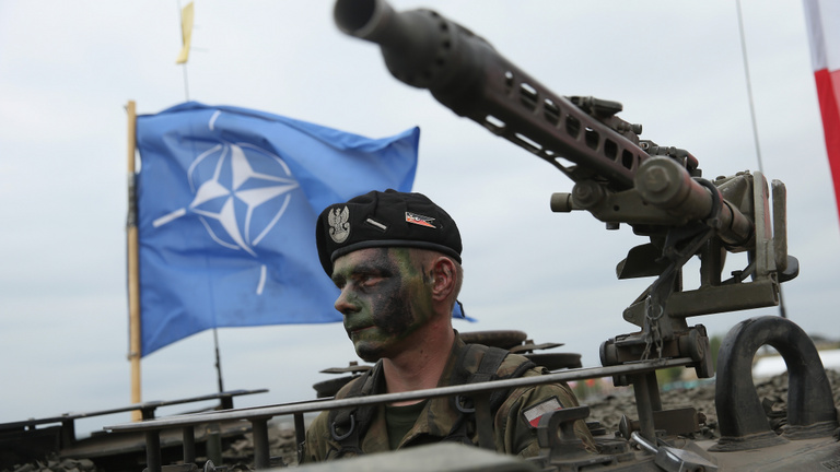 Februárban egymásnak feszülhet a NATO és Oroszország, 90 ezer katona áll készenlétben