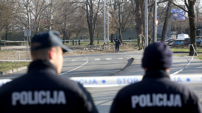 A Merci 170-nel repesztett Zágrábban: a rendőrök alaposan meglepődtek, amikor a földre teperték a sofőrt